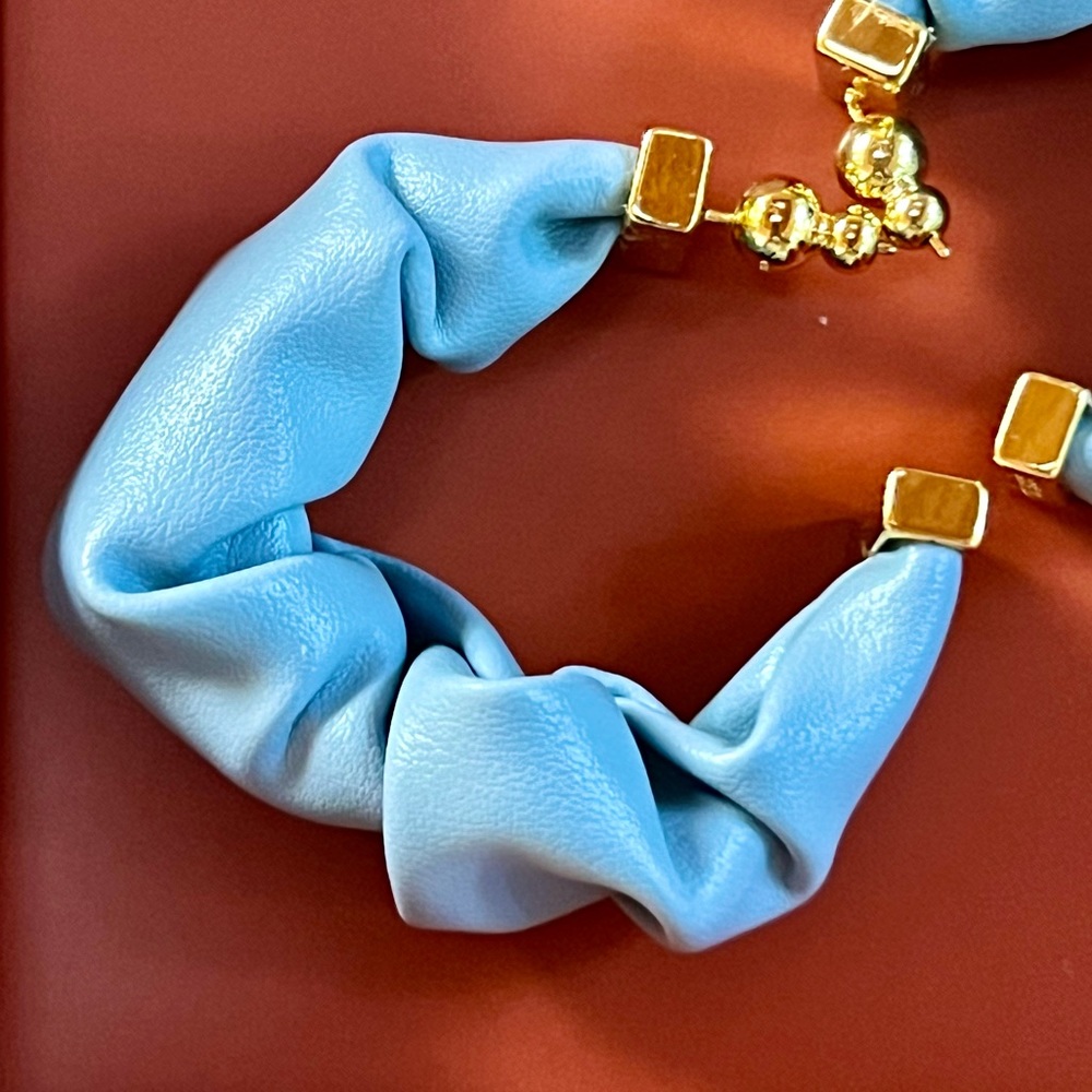 🌺🎉HP🎉🌺 NWT Cult Gaia Sanura Earrings Ice Blue - Picture 5 of 16